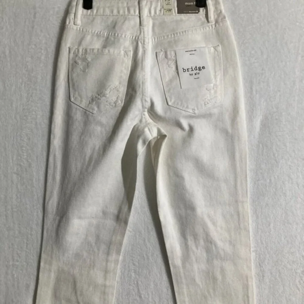 NWT Buckle Bridge by Gly Womens Jeans 24x27 Mom Fit White Denim Distressed Pants